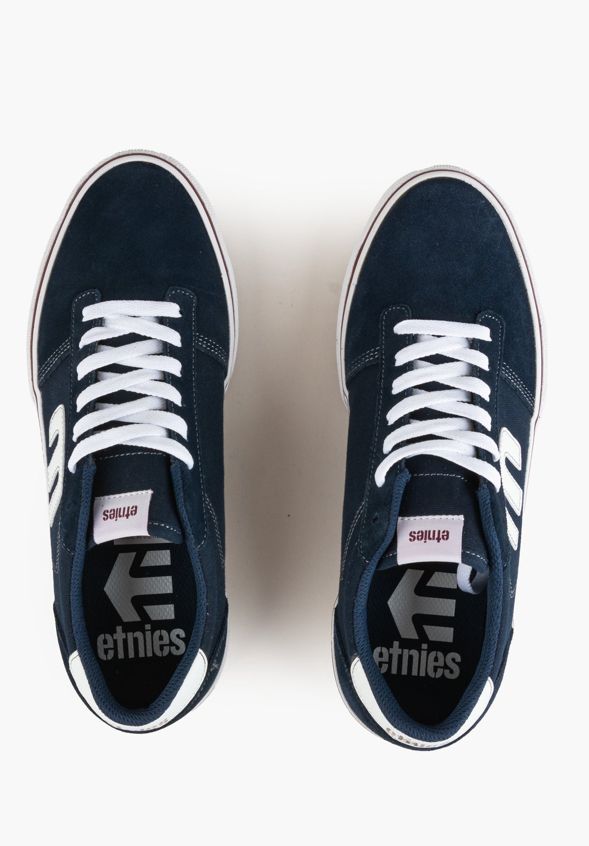 Calli Vulc navy-white Closeup2