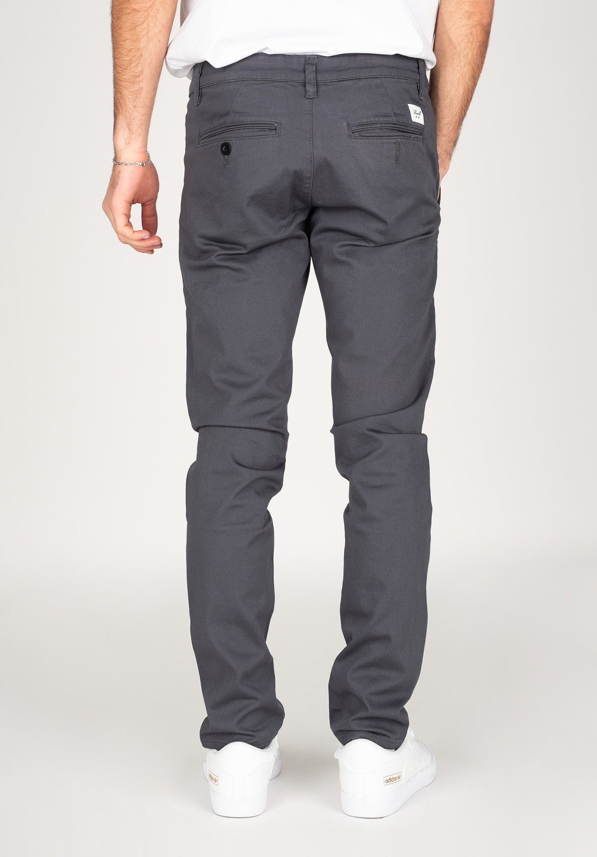 Flex Tapered Chino darkgrey Closeup1