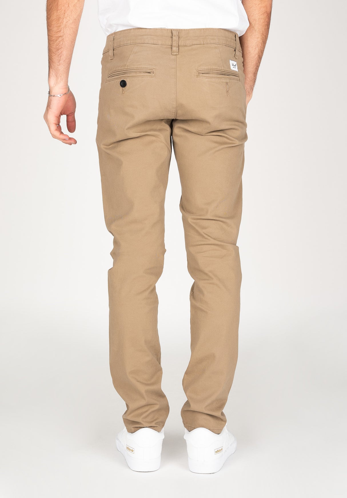 Flex Tapered Chino darksand Closeup1