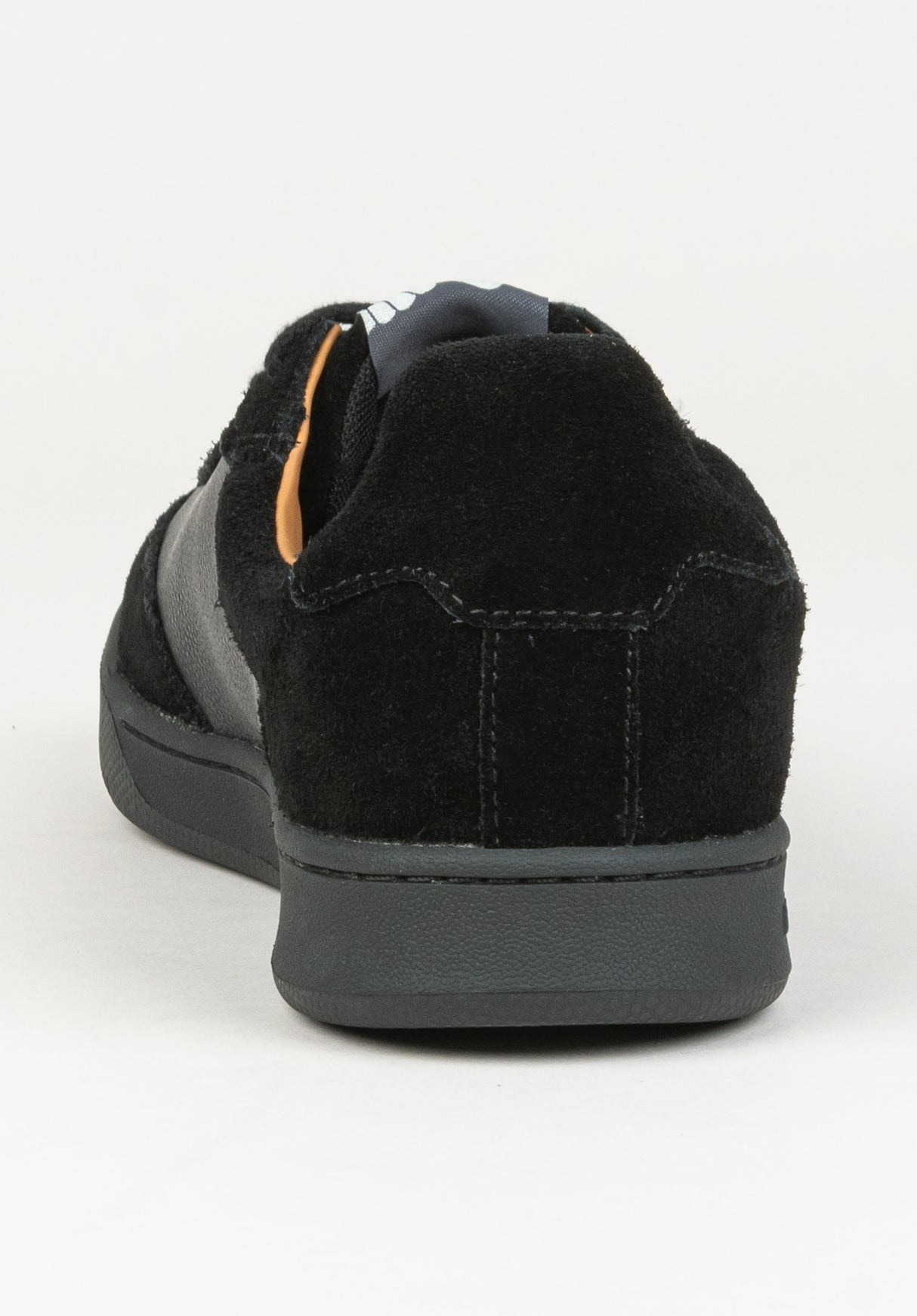 CM001 Low Suede black-black Seitenansicht